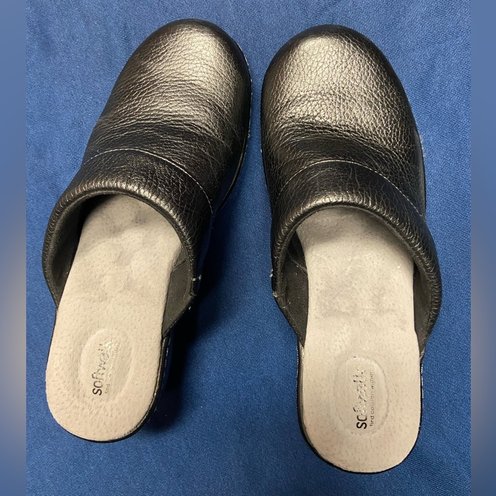 Soft walk black clog mule shoe size 6 in almost brand new condition $25